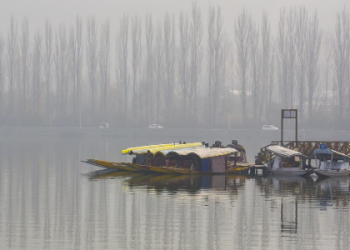 J&K: Sub-zero nights grip Kashmir, dry spell likely to continue