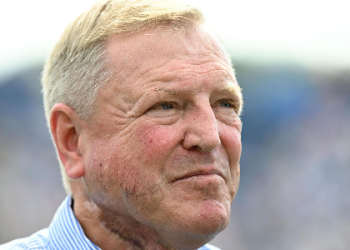 Former England cricketer Hugh Morris dies at age of 62