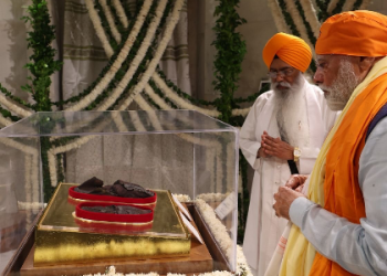 PM Modi Pays Tribute to Sri Guru Gobind Singh Ji